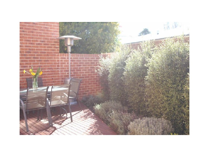 4/6 Mowatt Street, Queanbeyan NSW 2620