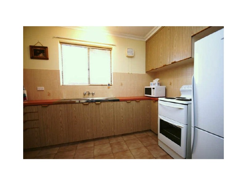 2/13-15 Mowatt Street, Queanbeyan NSW 2620