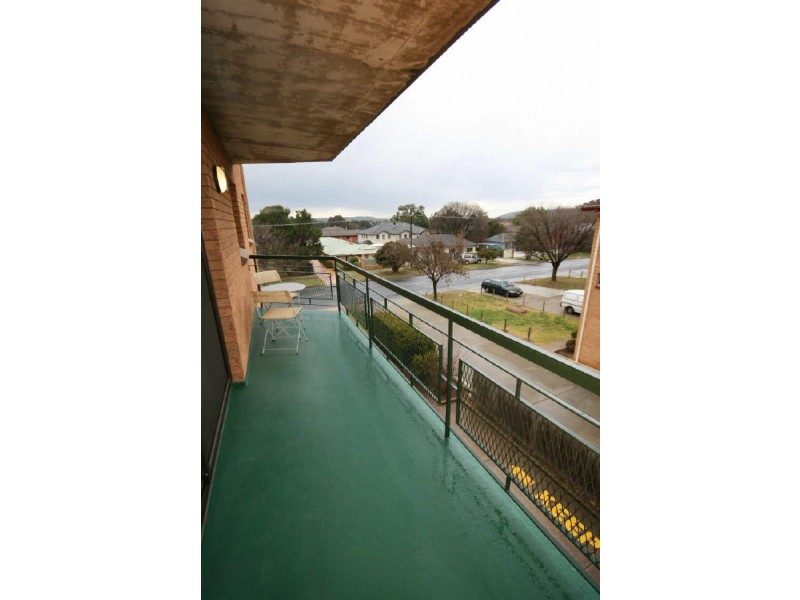 2/13-15 Mowatt Street, Queanbeyan NSW 2620