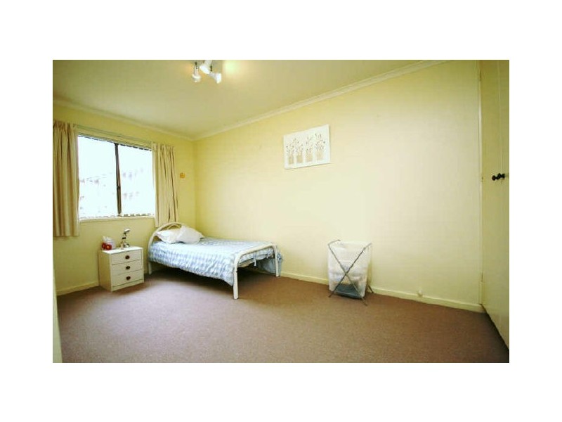 2/13-15 Mowatt Street, Queanbeyan NSW 2620