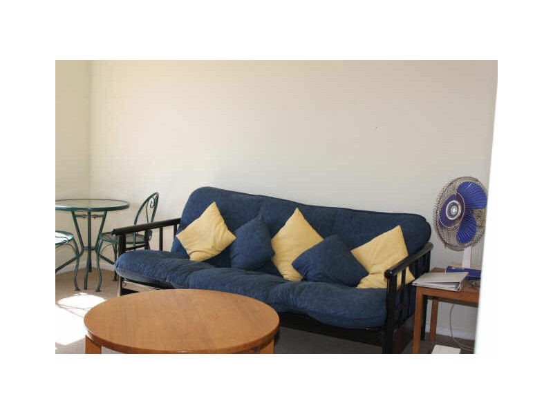 4/2 Donald Road, Queanbeyan NSW 2620