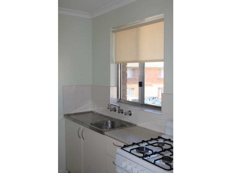 4/2 Donald Road, Queanbeyan NSW 2620