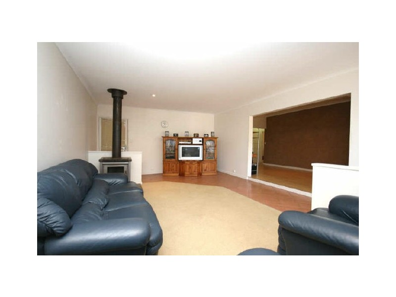 15 Elizabeth Crescent, Queanbeyan NSW 2620