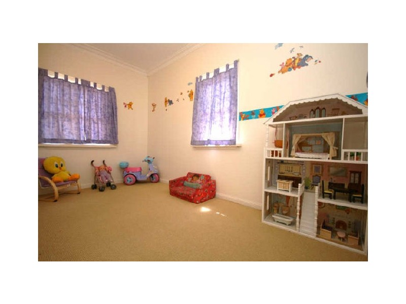 15 Elizabeth Crescent, Queanbeyan NSW 2620