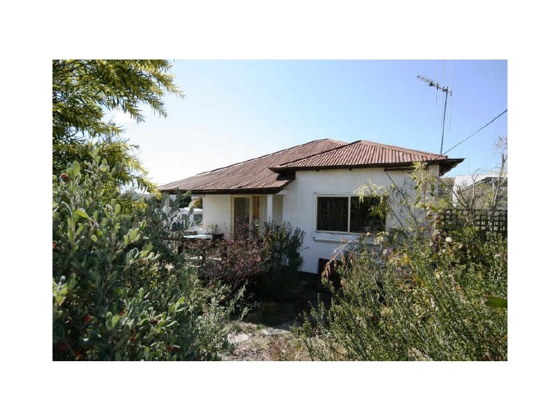 4 Railway Avenue, Queanbeyan NSW 2620