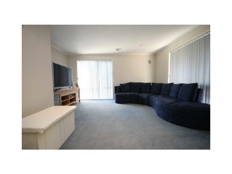 31 Crest Park Parade, Queanbeyan NSW 2620