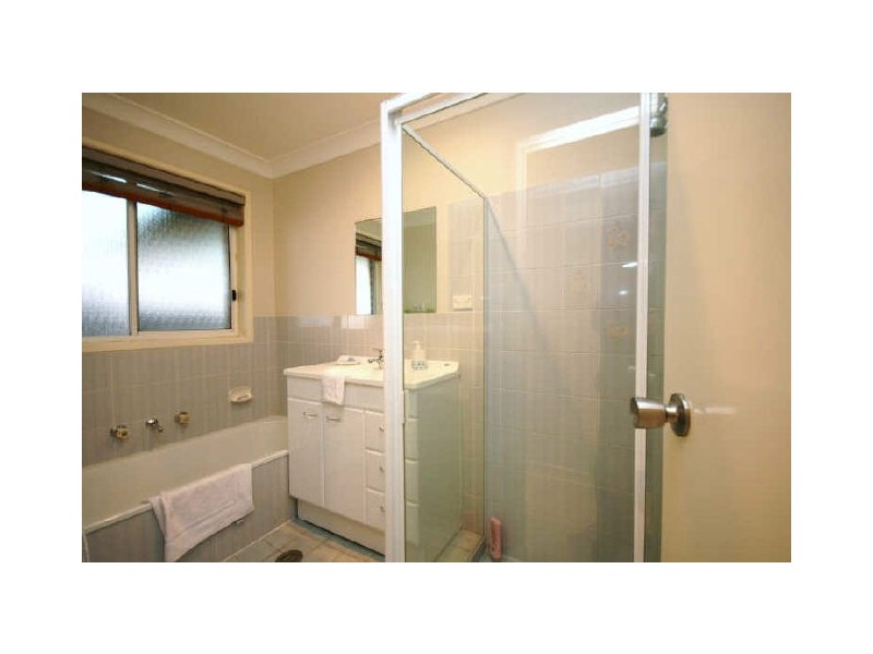 31 Crest Park Parade, Queanbeyan NSW 2620