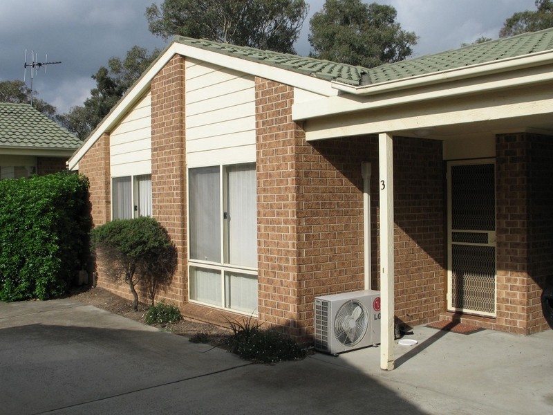 3/9 Walker Crescent, Jerrabomberra NSW 2619