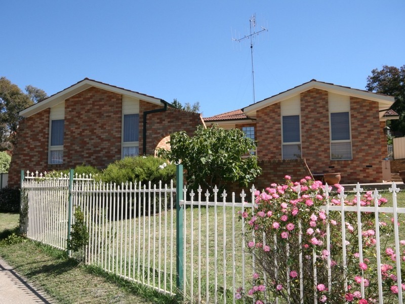 1 Vaughan Close, Queanbeyan NSW 2620