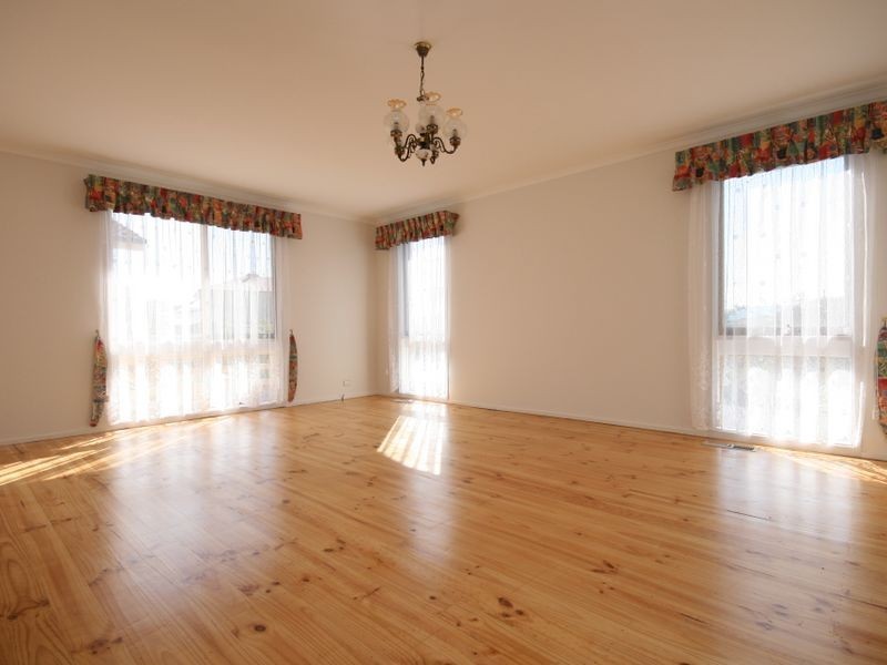 1 Vaughan Close, Queanbeyan NSW 2620