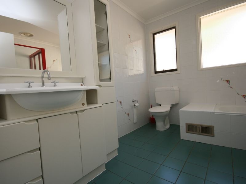 1 Vaughan Close, Queanbeyan NSW 2620