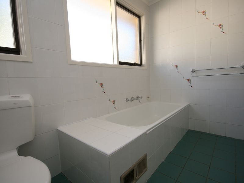 1 Vaughan Close, Queanbeyan NSW 2620