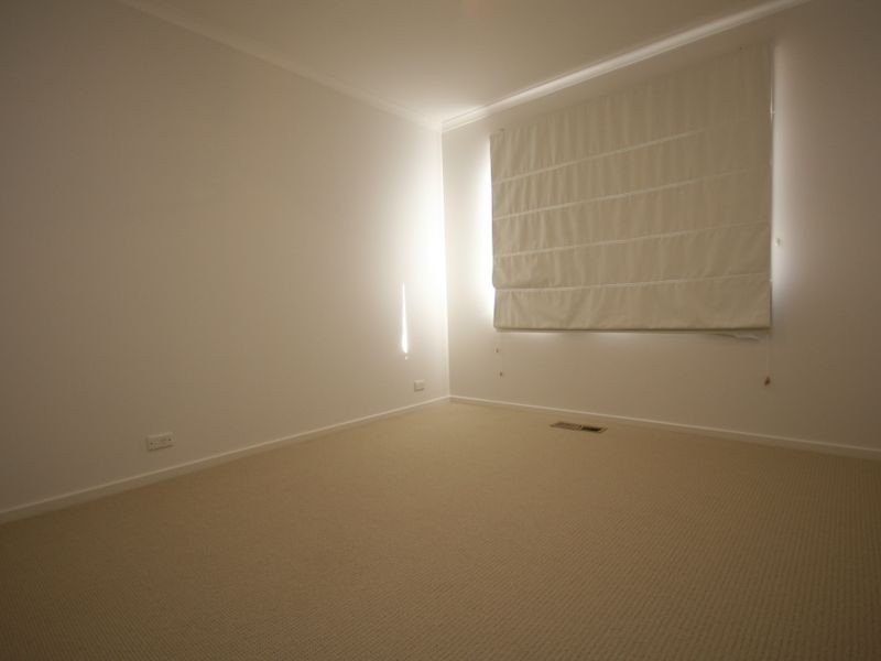 1 Vaughan Close, Queanbeyan NSW 2620