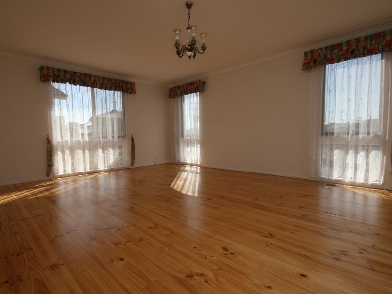 1 Vaughan Close, Queanbeyan NSW 2620