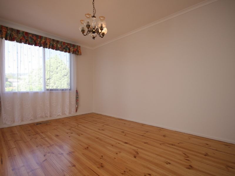 1 Vaughan Close, Queanbeyan NSW 2620