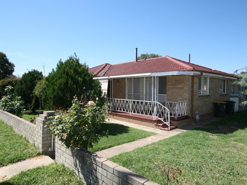 2 Dane Street, Queanbeyan NSW 2620