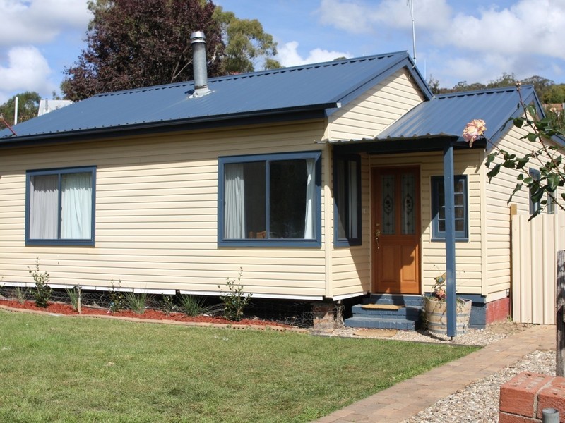 30 Kurrajong Street, Captains Flat NSW 2623