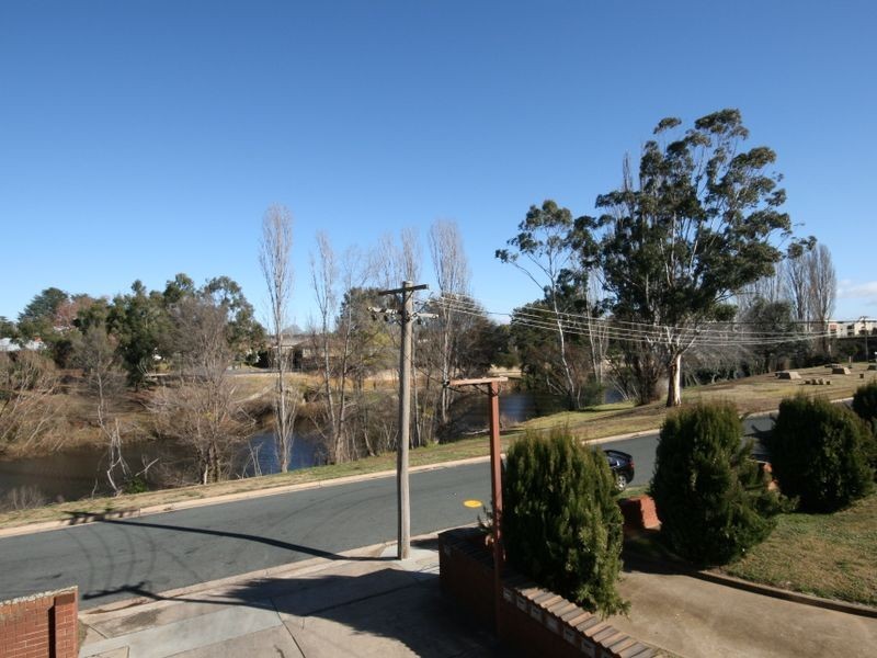 1/30 Trinculo Place, Queanbeyan NSW 2620