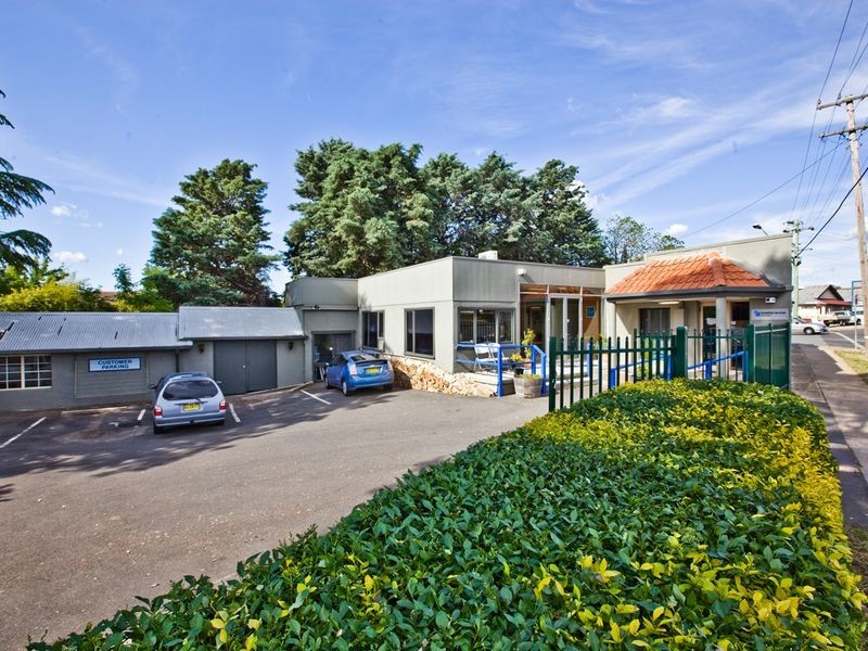 93 Uriarra Road, Queanbeyan NSW 2620