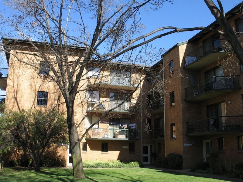 12/13-15 Mowatt Street, Queanbeyan NSW 2620