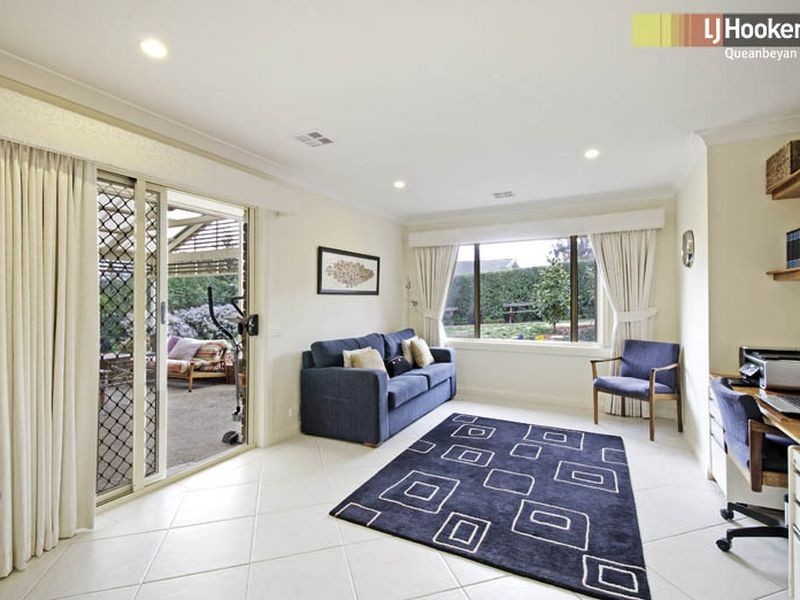 15 Halloran Drive, Jerrabomberra NSW 2619