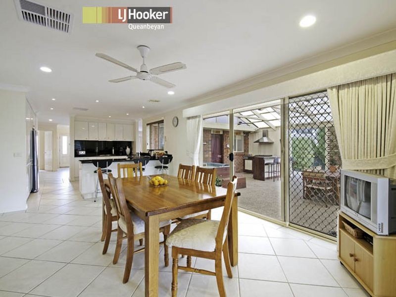 15 Halloran Drive, Jerrabomberra NSW 2619