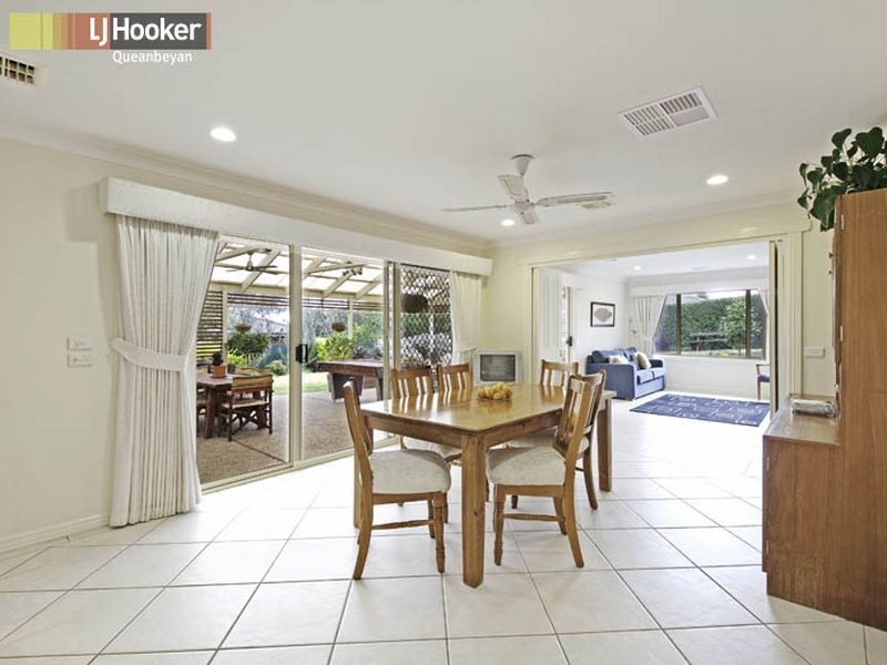 15 Halloran Drive, Jerrabomberra NSW 2619