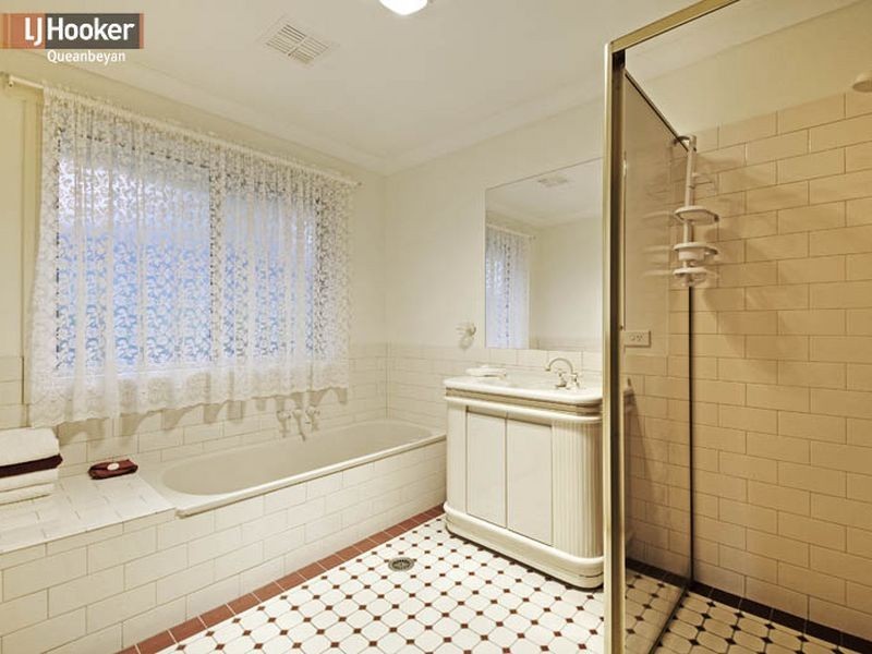 15 Halloran Drive, Jerrabomberra NSW 2619