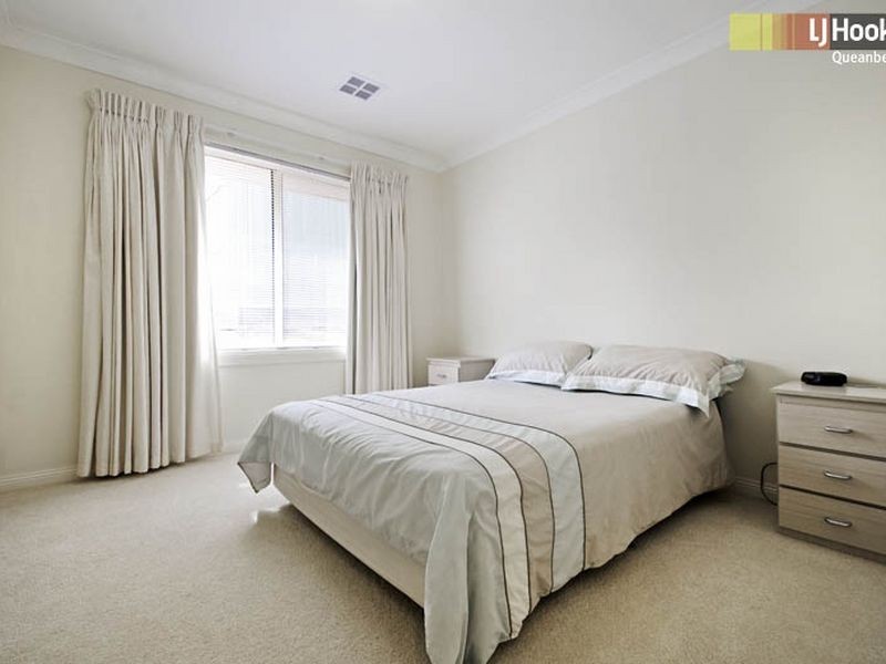 15 Halloran Drive, Jerrabomberra NSW 2619