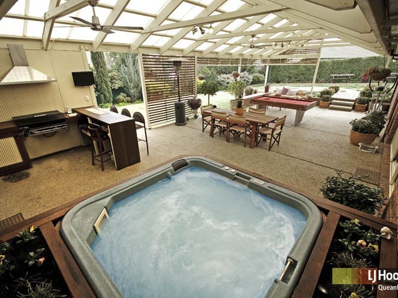 15 Halloran Drive, Jerrabomberra NSW 2619