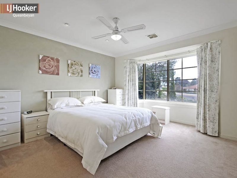 15 Halloran Drive, Jerrabomberra NSW 2619