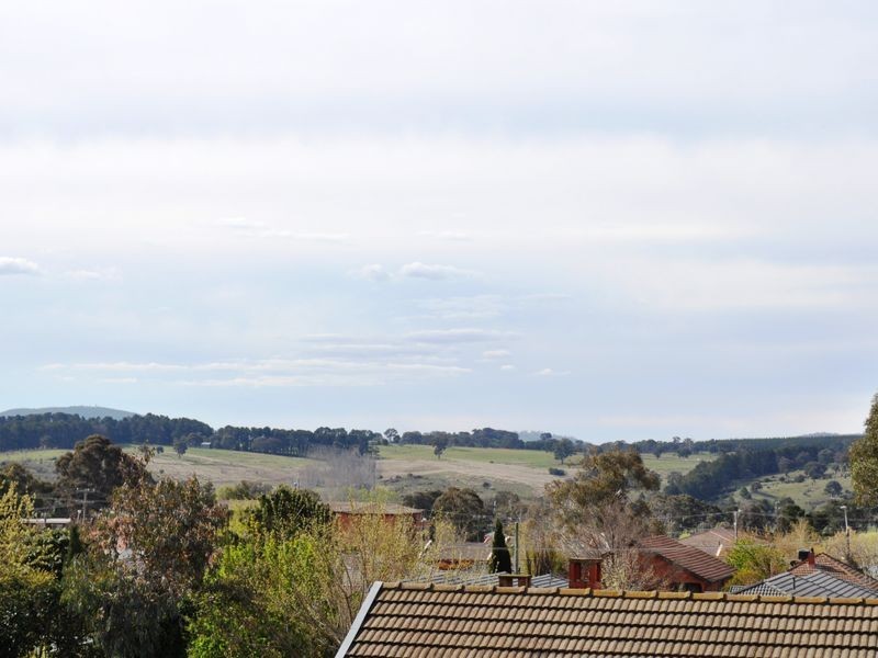 39 Crest Road, Queanbeyan NSW 2620