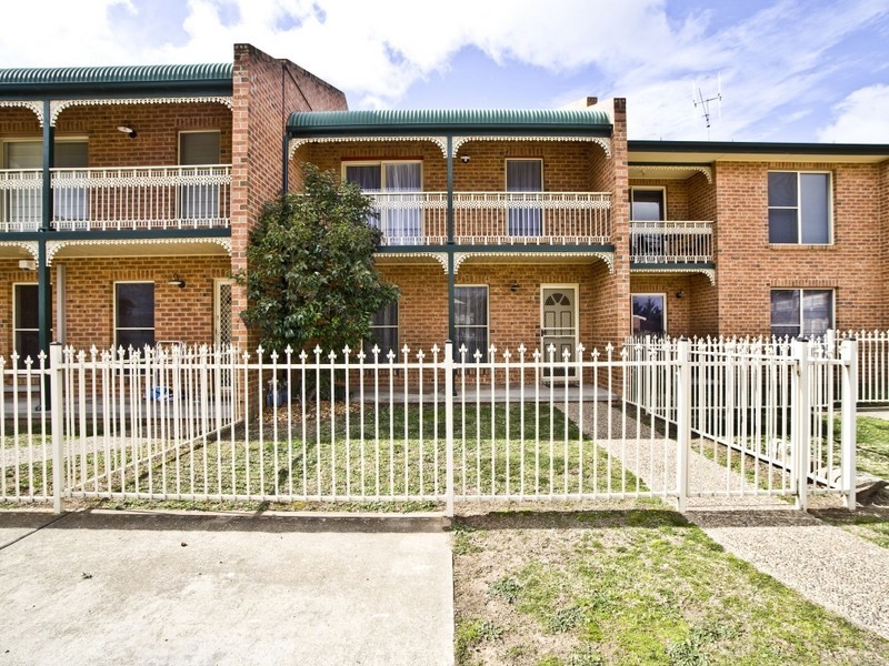 8/44 Carrington Street, Queanbeyan NSW 2620