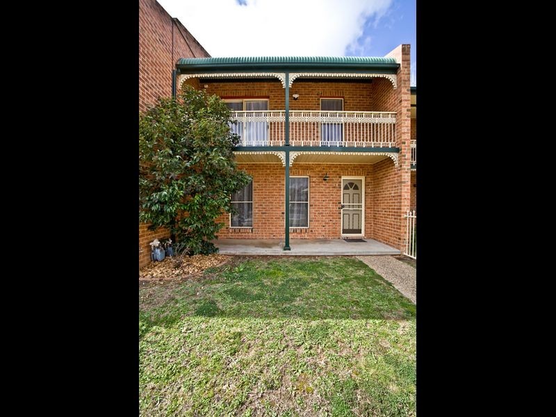 8/44 Carrington Street, Queanbeyan NSW 2620