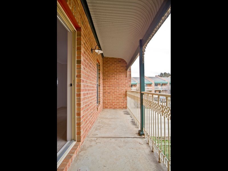 8/44 Carrington Street, Queanbeyan NSW 2620