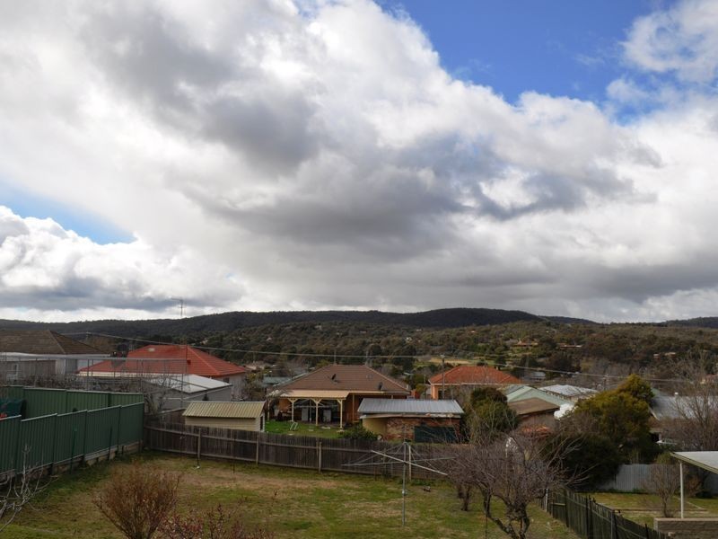 8 Atholbar Way, Queanbeyan NSW 2620