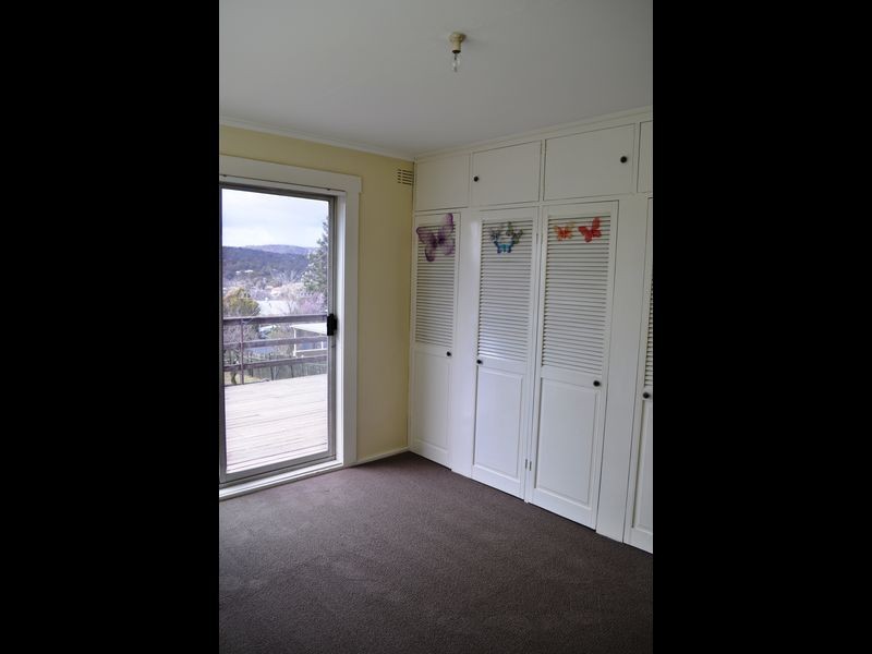 8 Atholbar Way, Queanbeyan NSW 2620