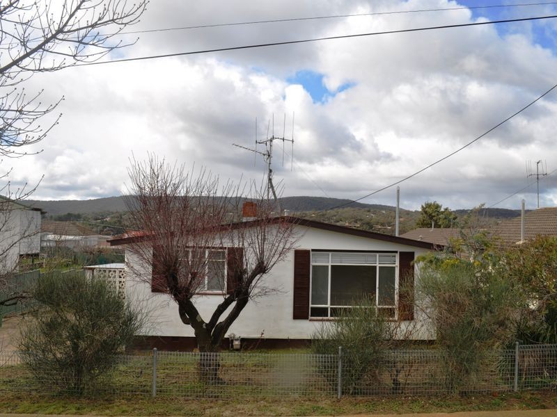 8 Atholbar Way, Queanbeyan NSW 2620