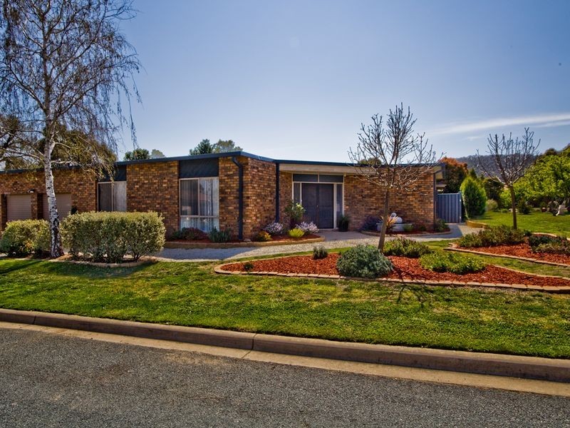 32 Walker Crescent, Jerrabomberra NSW 2619