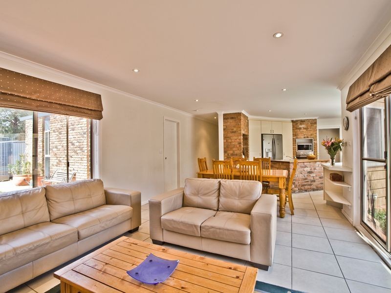 32 Walker Crescent, Jerrabomberra NSW 2619