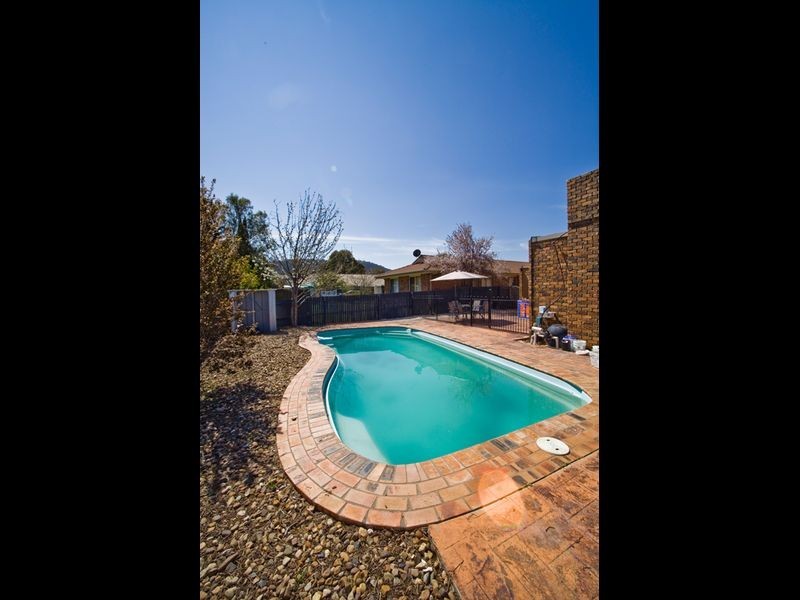 32 Walker Crescent, Jerrabomberra NSW 2619