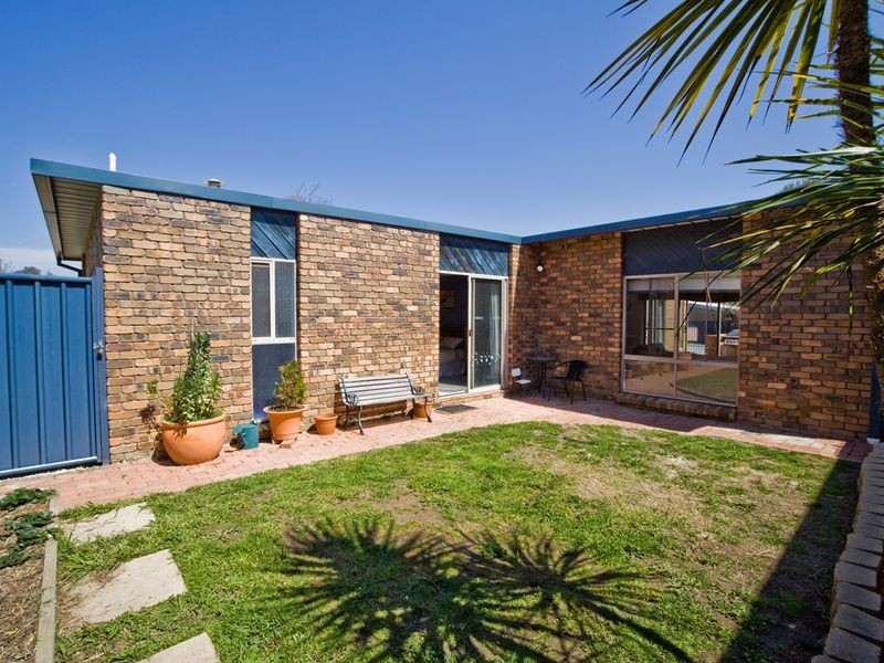 32 Walker Crescent, Jerrabomberra NSW 2619