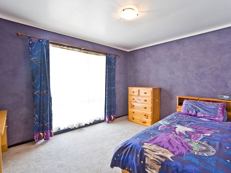 32 Walker Crescent, Jerrabomberra NSW 2619