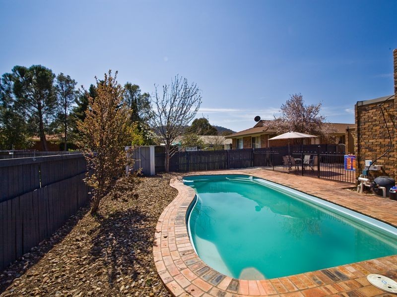 32 Walker Crescent, Jerrabomberra NSW 2619