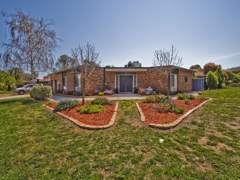 32 Walker Crescent, Jerrabomberra NSW 2619