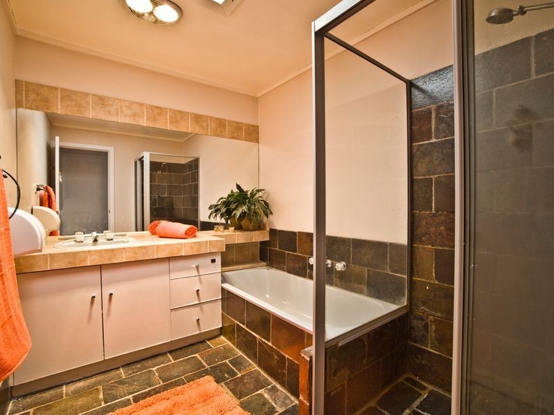 32 Walker Crescent, Jerrabomberra NSW 2619