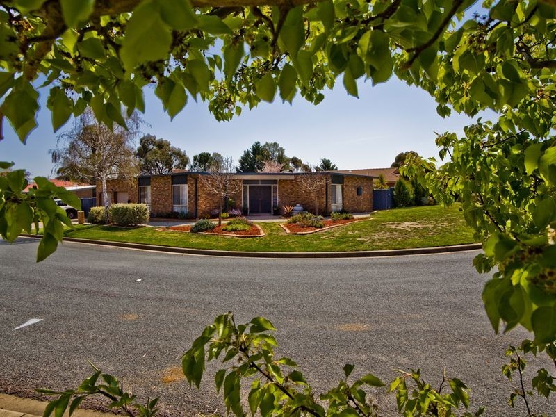 32 Walker Crescent, Jerrabomberra NSW 2619