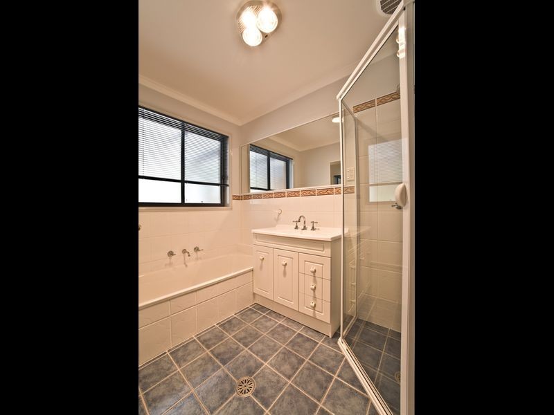 11 Rolfe Place, Queanbeyan NSW 2620