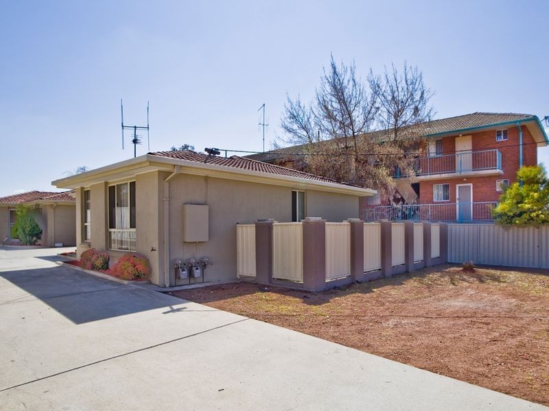 2/57 Donald Road, Queanbeyan NSW 2620