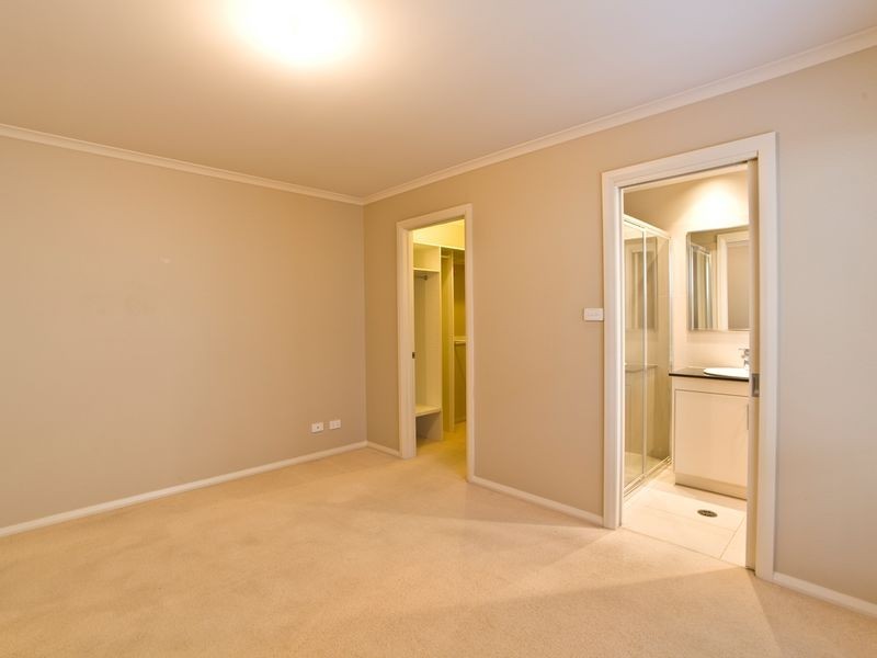 1/23 Donald Road, Queanbeyan NSW 2620